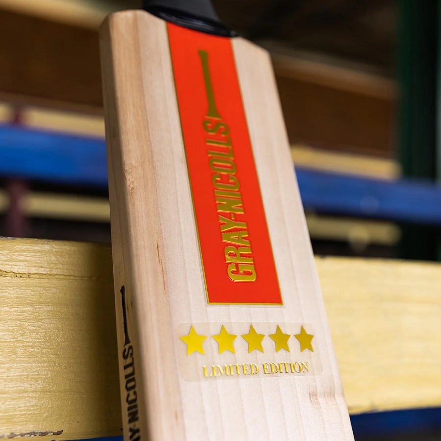 GY00848 50TH ANNIVERSARY 5 STAR CRICKET BAT 2